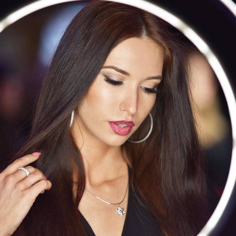 Meet your Posher, Victoria